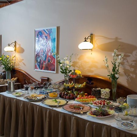 Fonte Hotel Дьор Екстериор снимка
