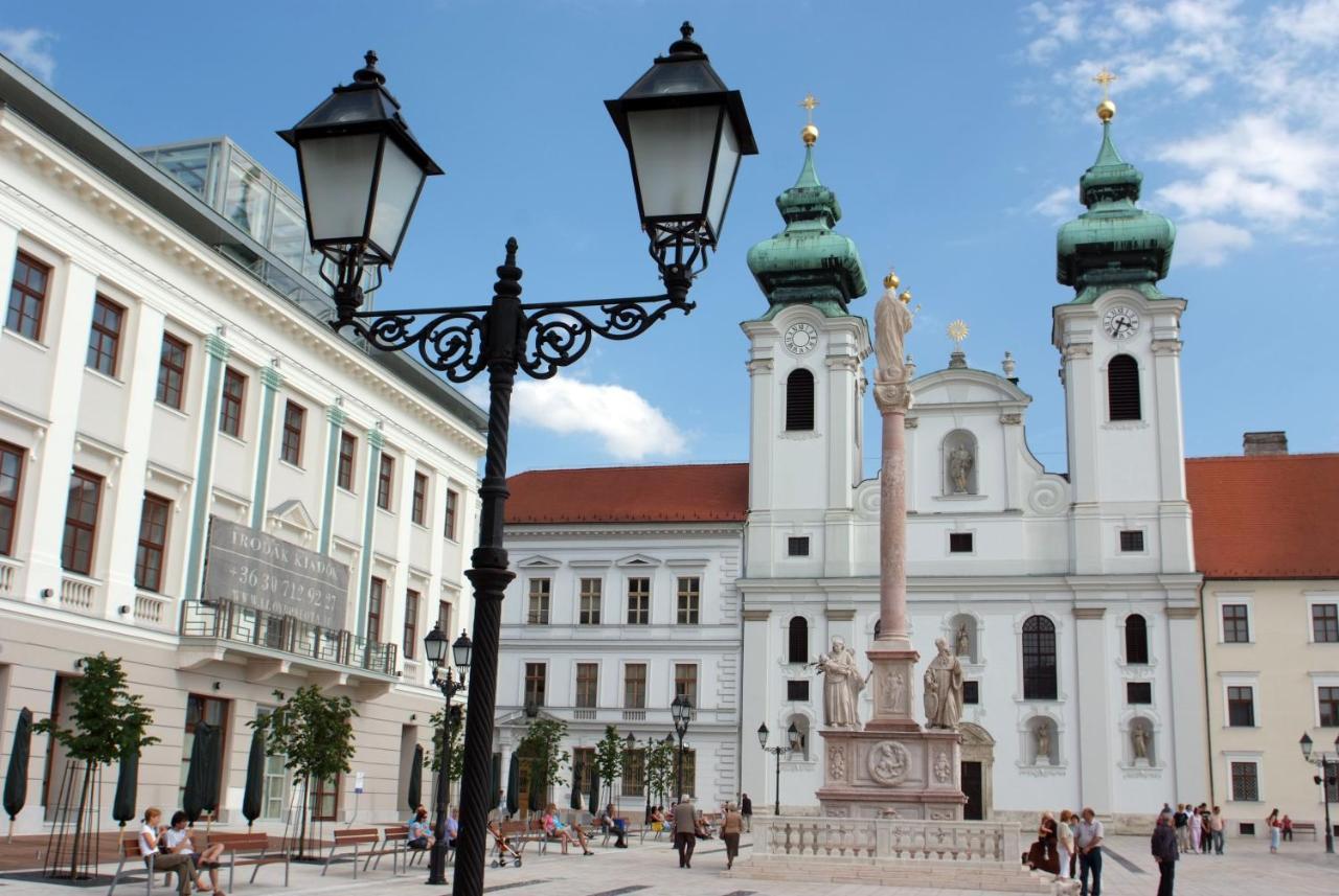 Fonte Hotel Дьор Екстериор снимка
