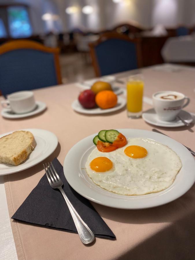 Fonte Hotel Дьор Екстериор снимка
