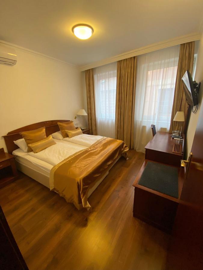 Fonte Hotel Дьор Екстериор снимка