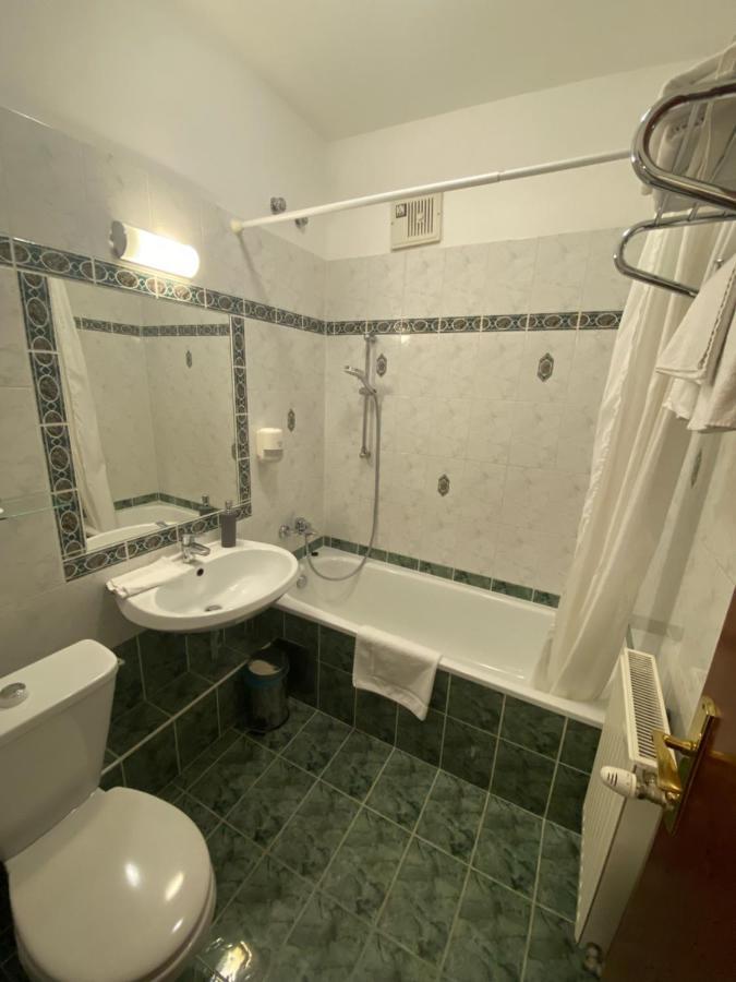 Fonte Hotel Дьор Екстериор снимка