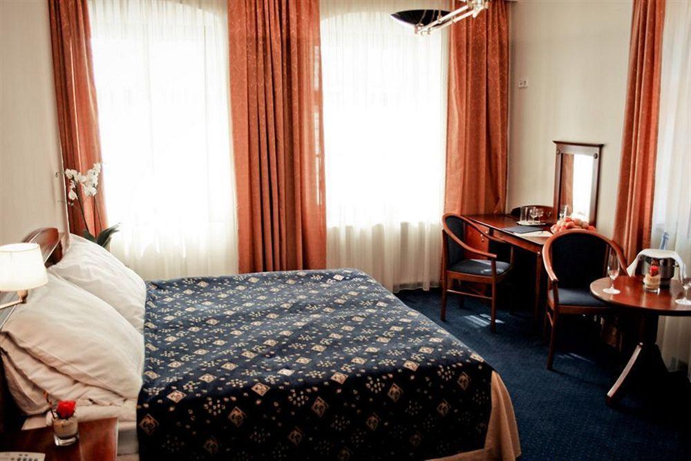 Fonte Hotel Дьор Екстериор снимка