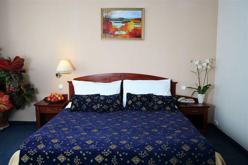 Fonte Hotel Дьор Екстериор снимка