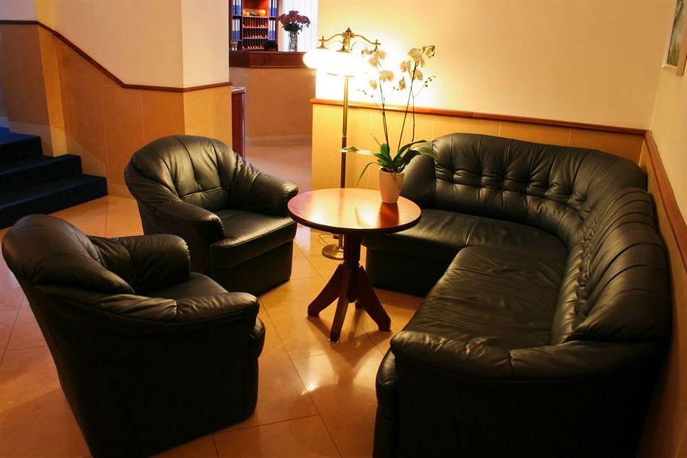 Fonte Hotel Дьор Екстериор снимка