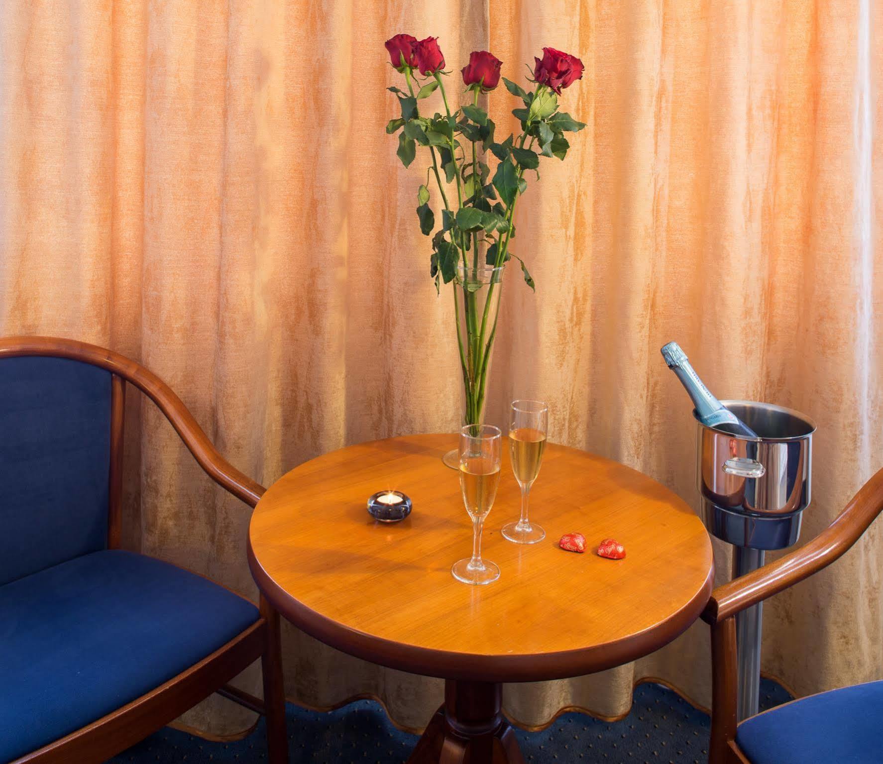 Fonte Hotel Дьор Екстериор снимка
