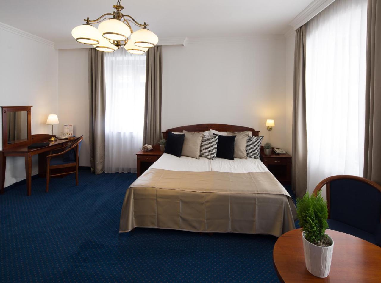 Fonte Hotel Дьор Екстериор снимка