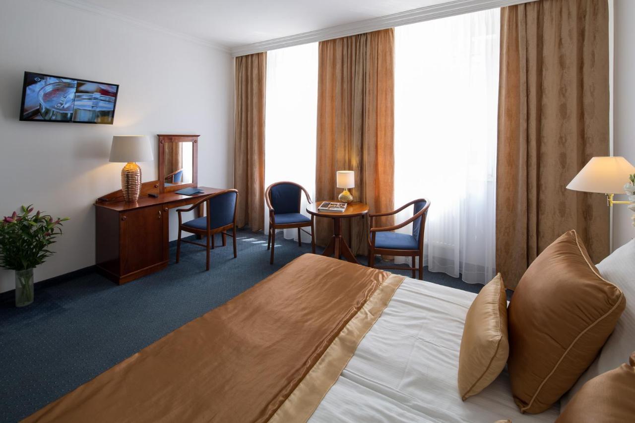 Fonte Hotel Дьор Екстериор снимка