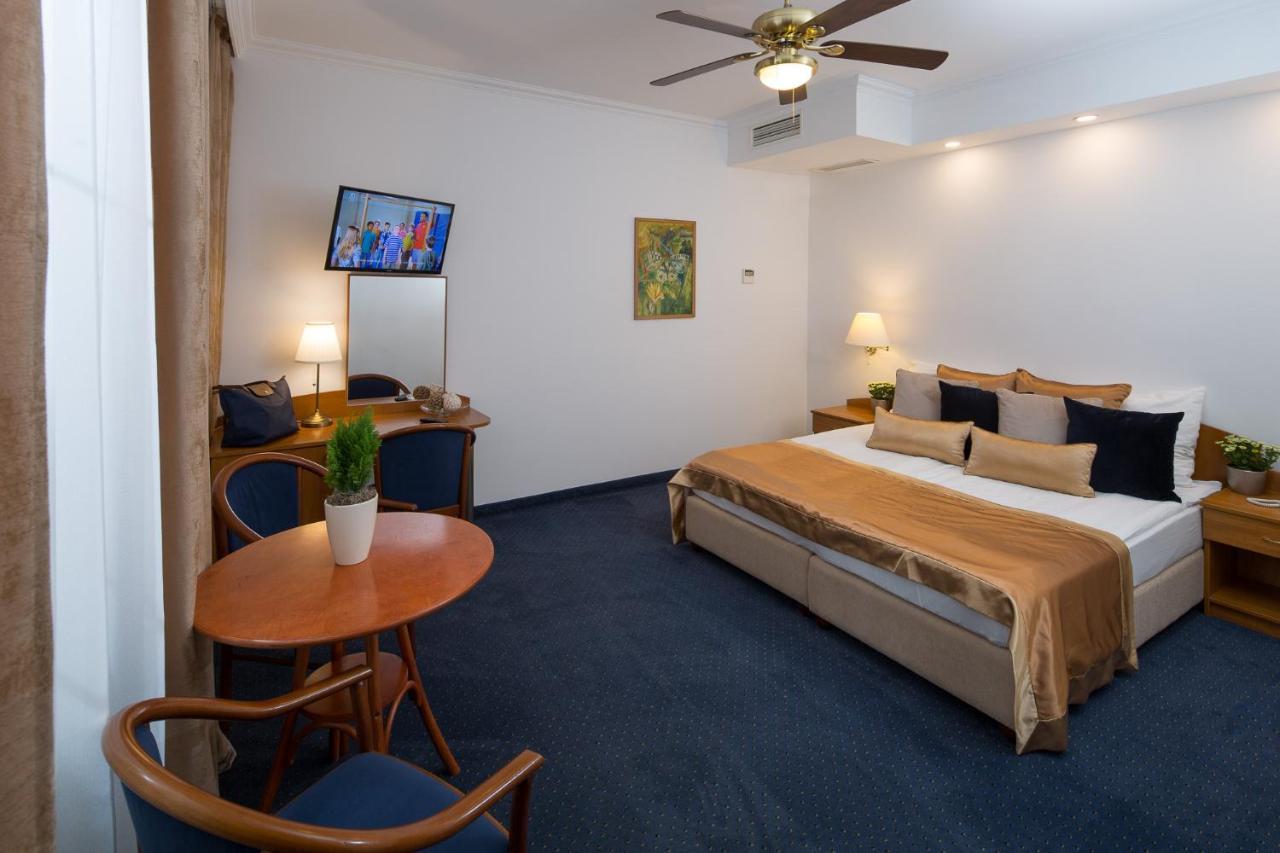 Fonte Hotel Дьор Екстериор снимка