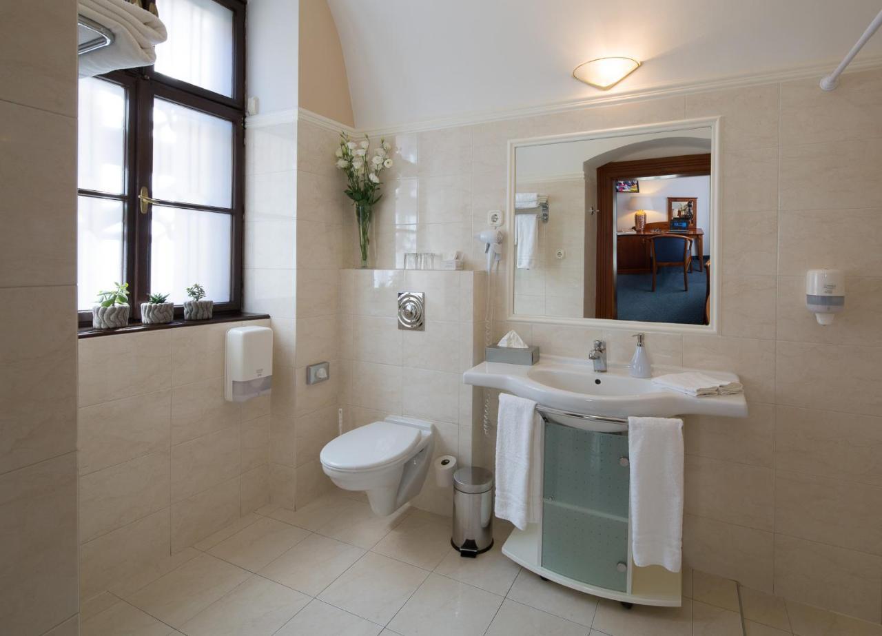 Fonte Hotel Дьор Екстериор снимка