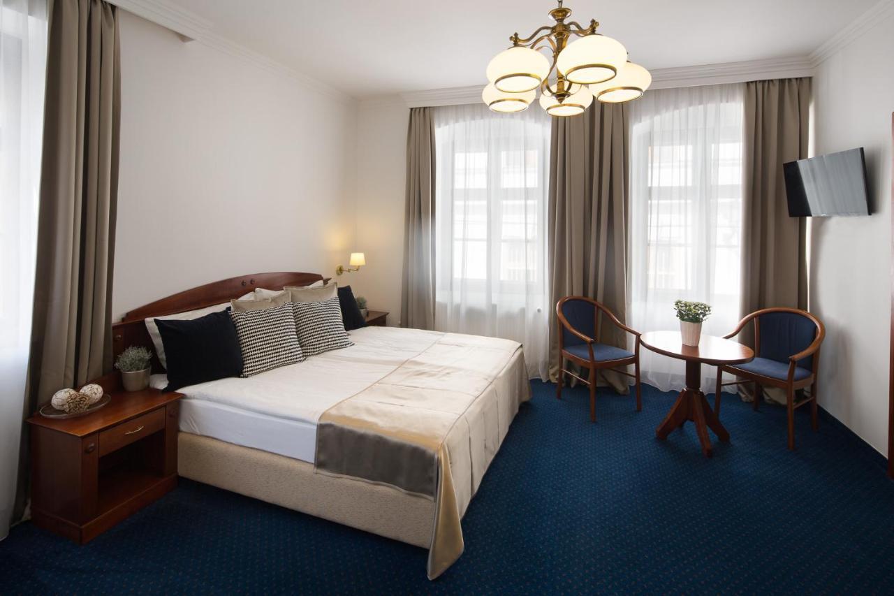 Fonte Hotel Дьор Екстериор снимка
