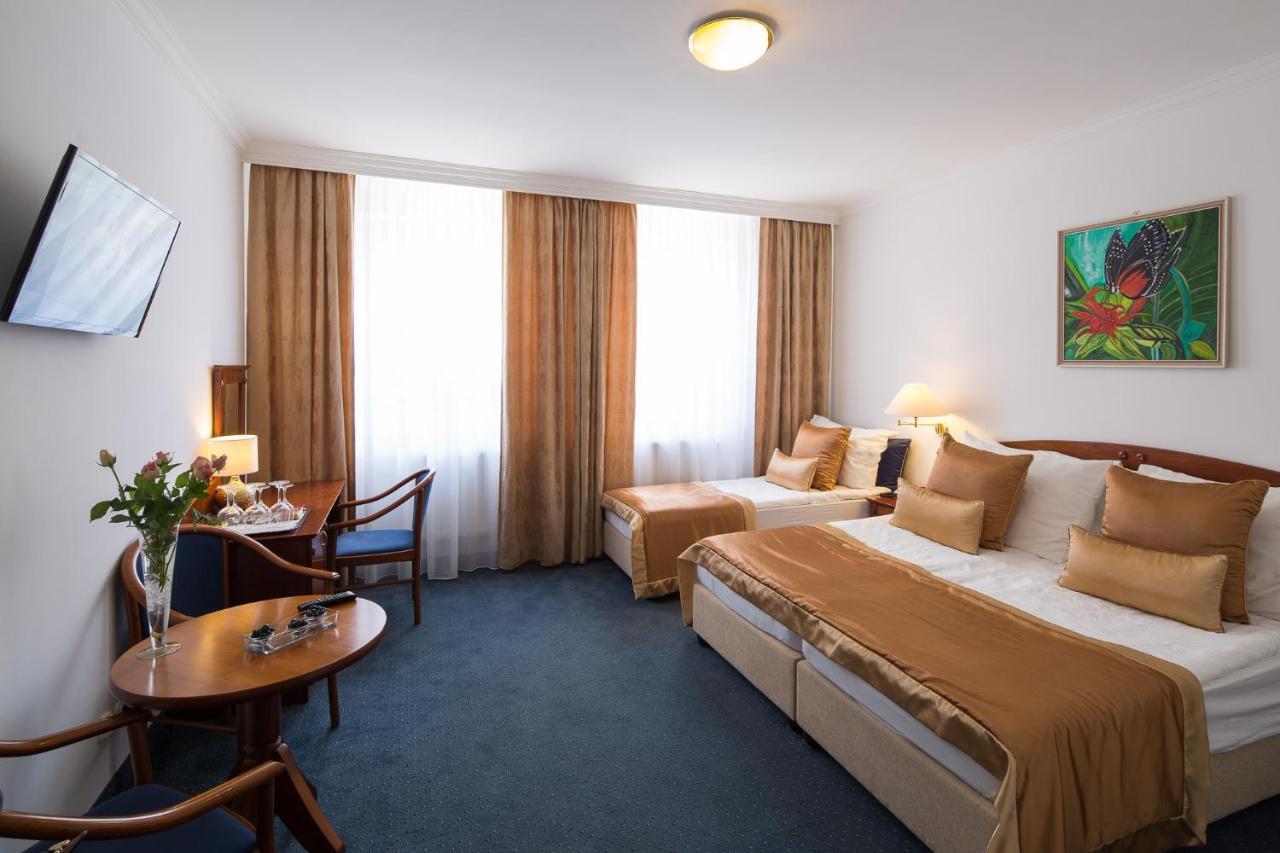 Fonte Hotel Дьор Екстериор снимка