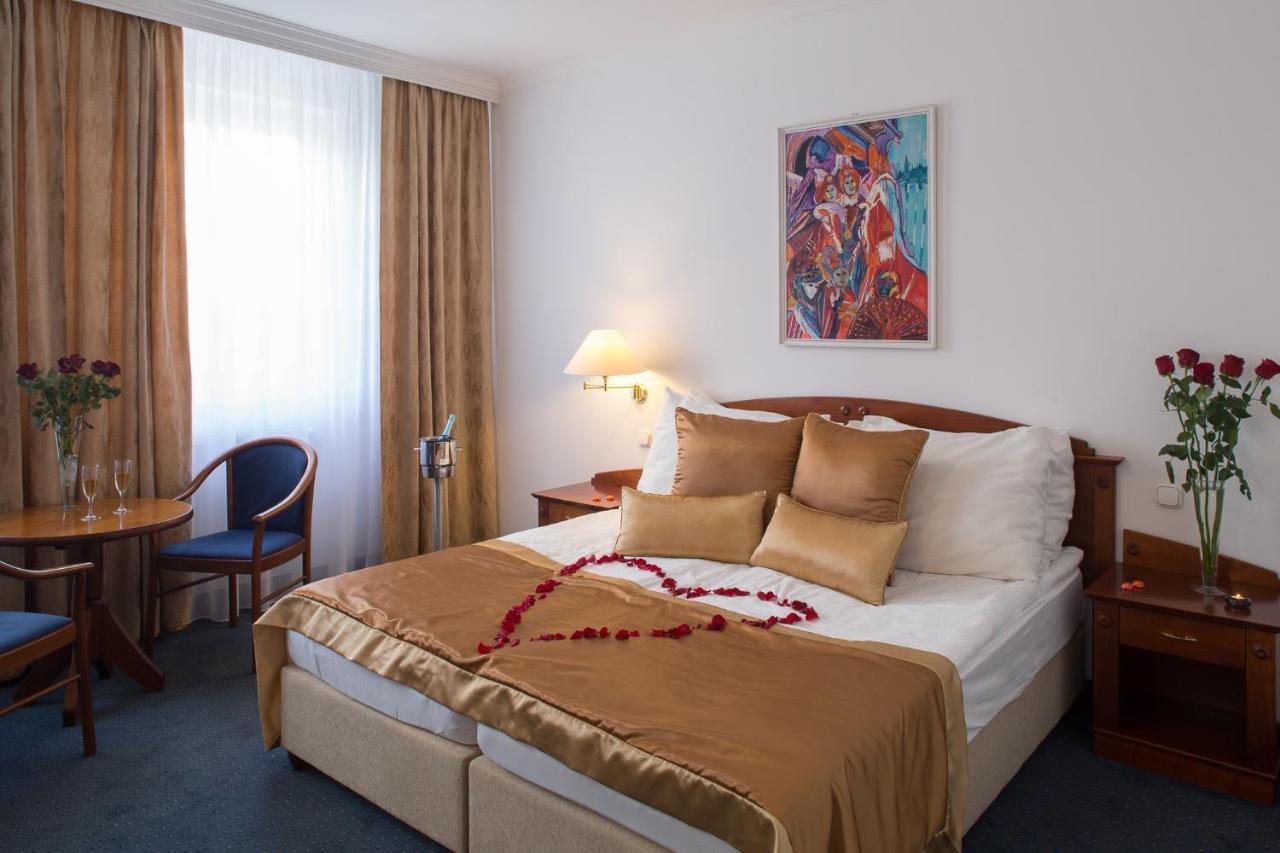 Fonte Hotel Дьор Екстериор снимка