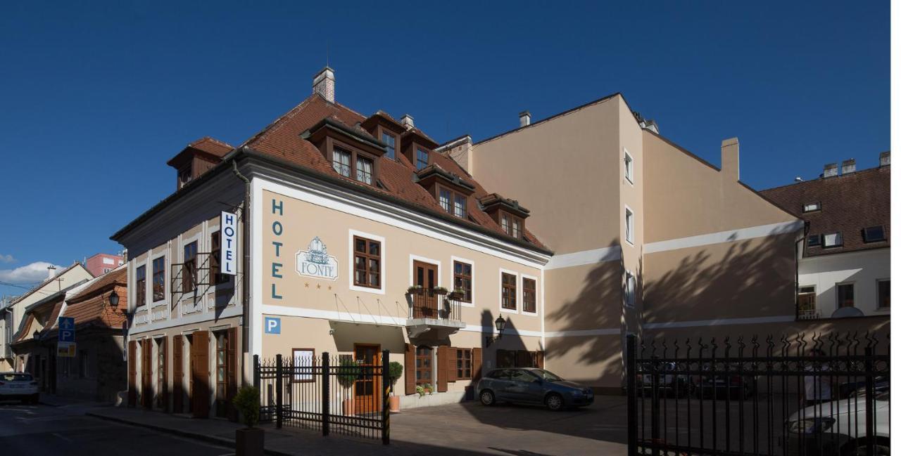 Fonte Hotel Дьор Екстериор снимка