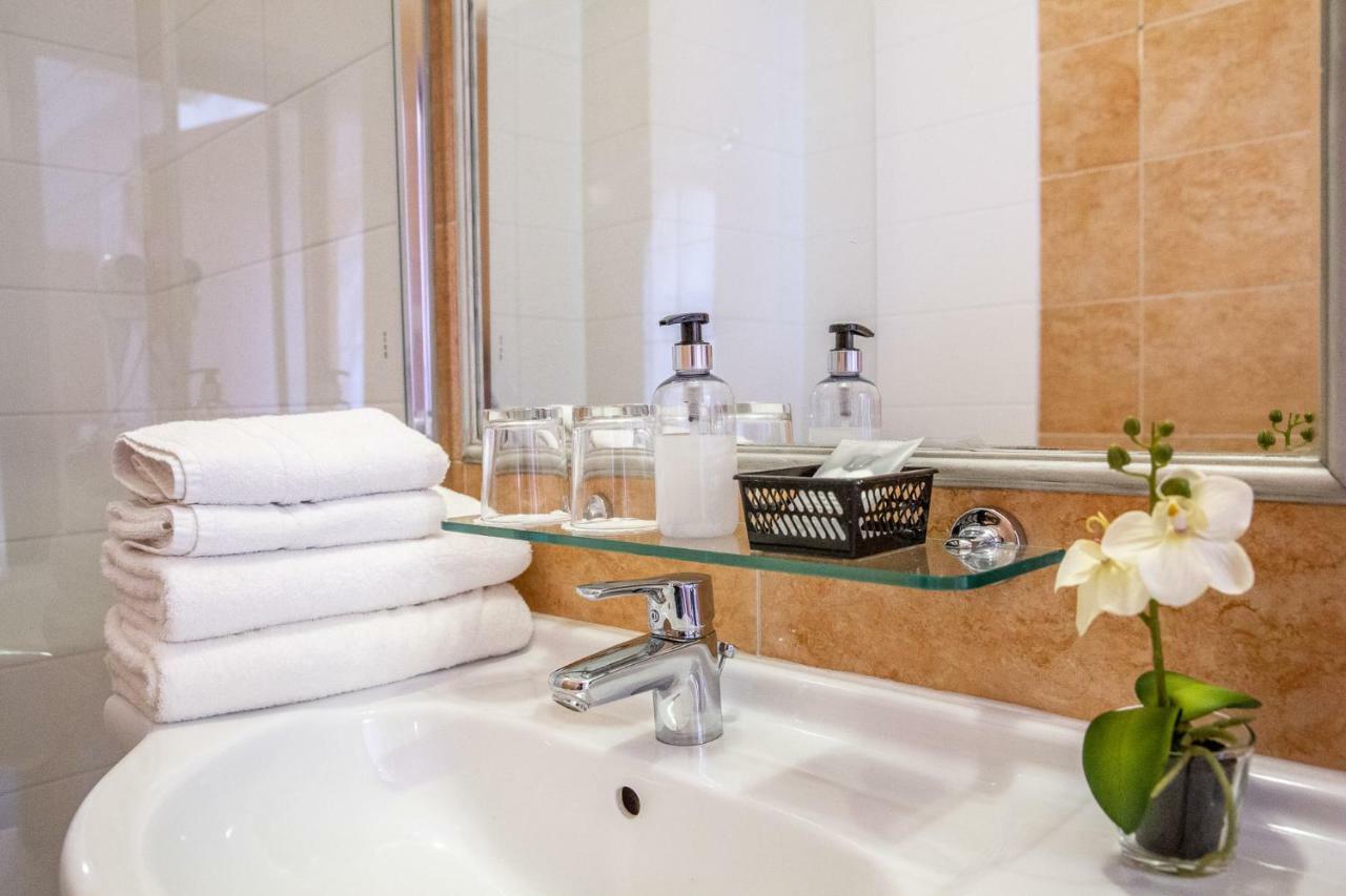 Fonte Hotel Дьор Екстериор снимка